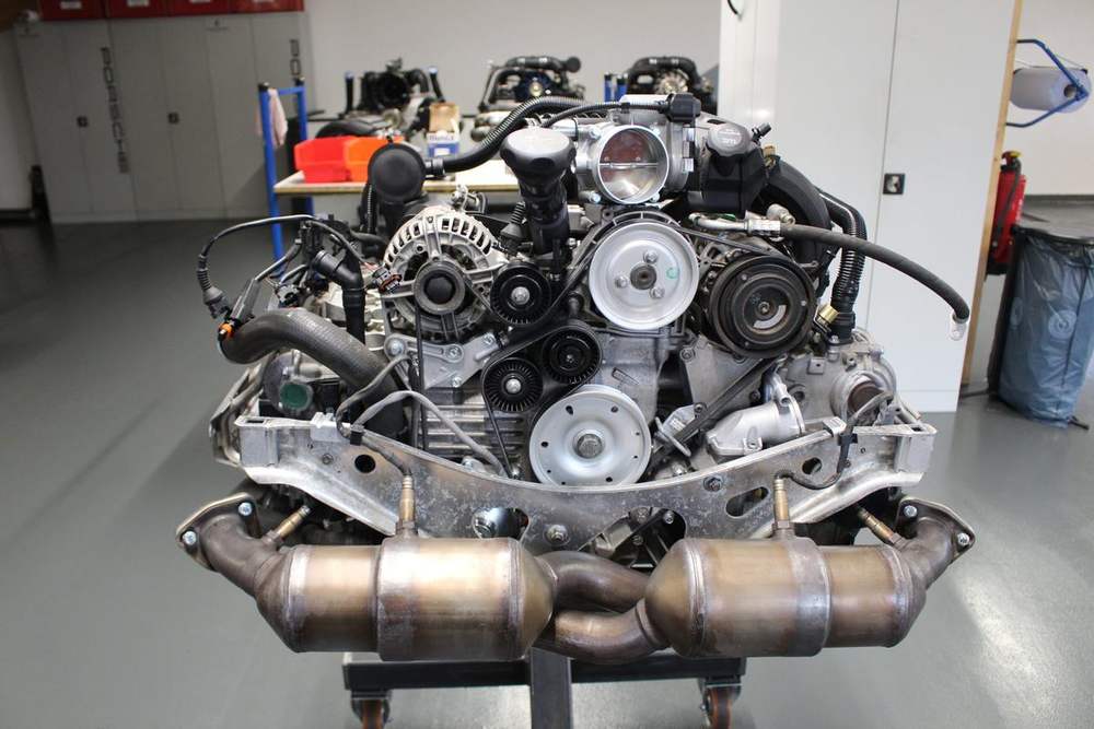 Motorinstandsetzung Porsche 997 nach Kolbenkipper – Bild 1