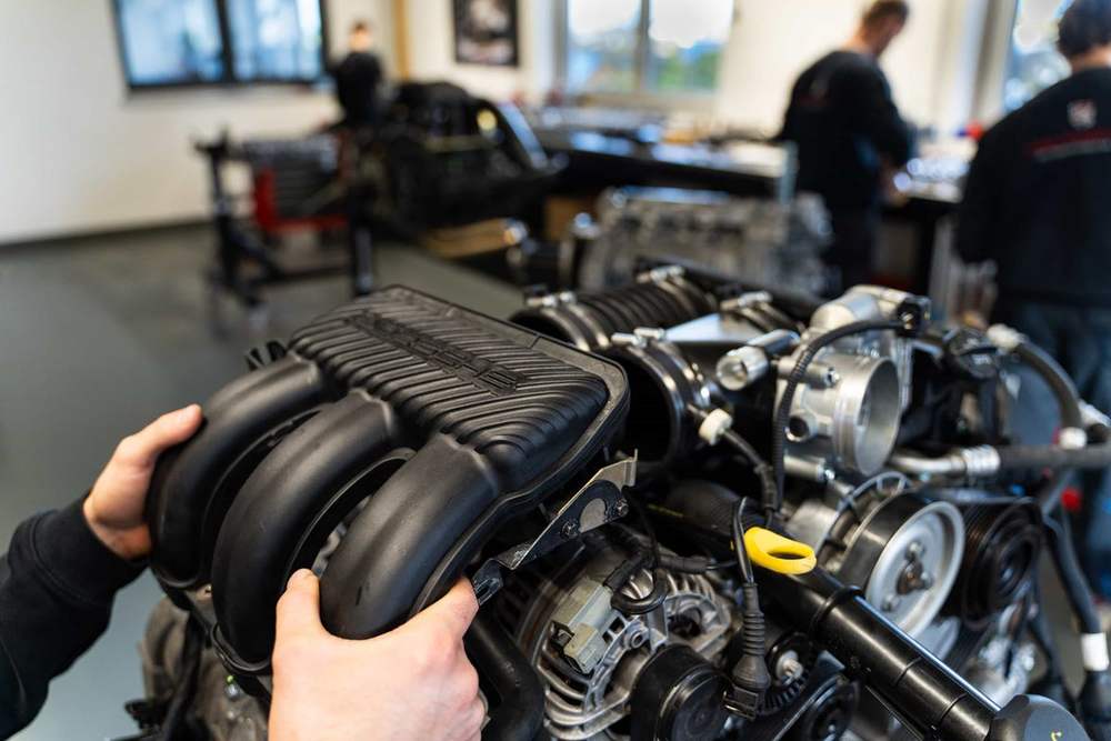 Motorinstandsetzung eines wassergekühlten Porsche-Motors