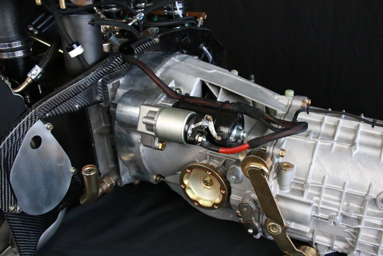 Umgebautes 6-Gang-Getriebe aus dem Porsche 996 an einem Motor für den 964