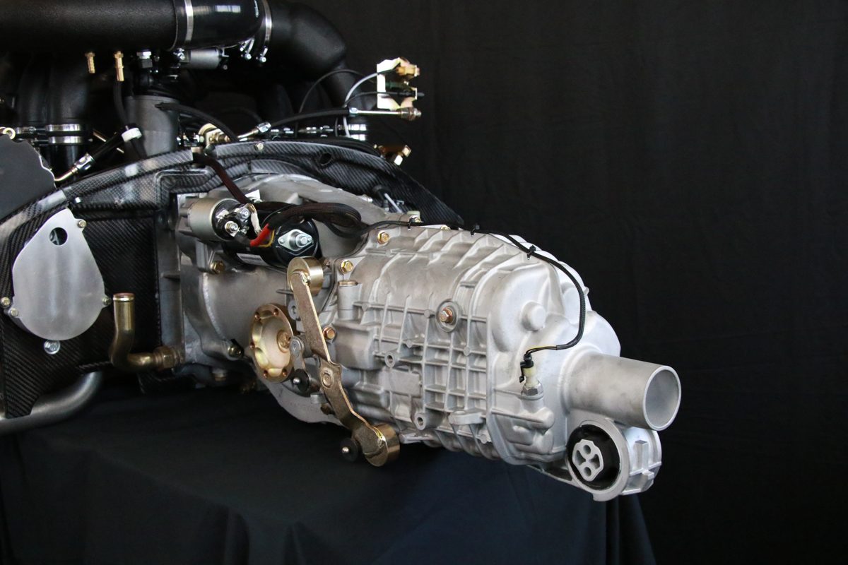 Luftgekühlter Motor mit angeflanschtem 6-Gang-Getriebe aus dem Porsche 996