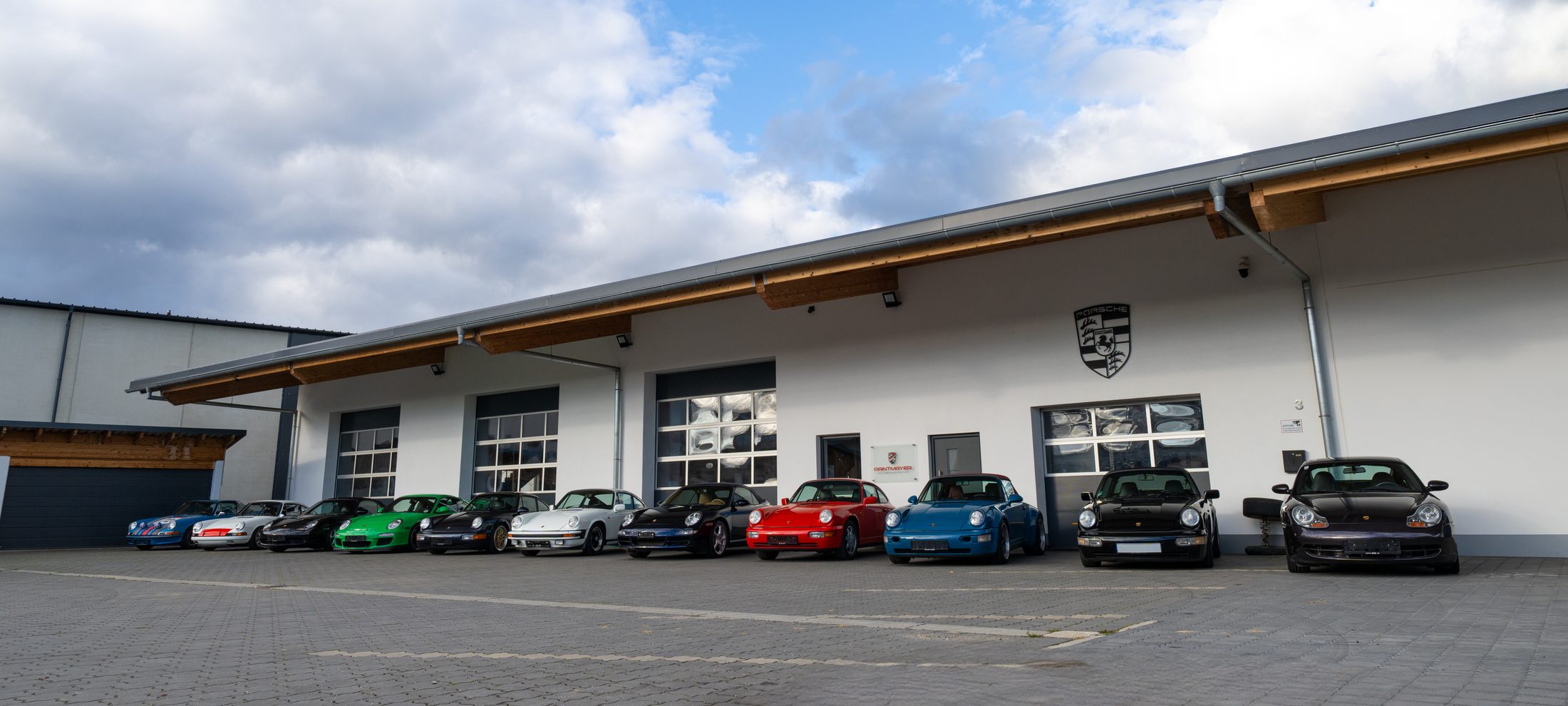 Firmengebäude der Paintmayer Motorenmanufaktur in Massing