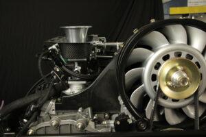 Dieser Porsche 964 Motor wurde von uns Leistungsgesteigert und der Hubraum erhöht. Um die Hubraumerweiterung und Leistungssteigerung zu realisieren wurde von uns eine 4.0 Kurbelwelle aus einem Porsche Rennfahrzeug so überarbeitet damit sie in diesen Porsche 964 Motor verwendet werden kann. Des weiteren wurde für die Leistungssteigerung des Porsche 964 Motors mit Sportnockenwellen mit passenden Ventilfedern und Titantellern gearbeitet. Um erhöhte Drehzahlen zu realisieren wurden ebenfalls H-Schaft Pleuel verbaut. Die Leistungssteigerung diese Porsche 964 wurde durch unseren Einzeldrosselklappe und Abgasanlage abgerundet. Für die Steuerung unseres Leistungsgesteigerten Porsche 964 Motors wurden Einzelfunkenspulen und ein freiprogrammierbares Steuergerät verbaut. Zum Schluss wurde die Leistungssteigerung auf dem Leistungsprüfstand abgestimmt.