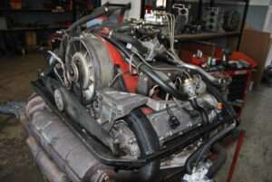 porsche 930 turbo motor vor der überholung